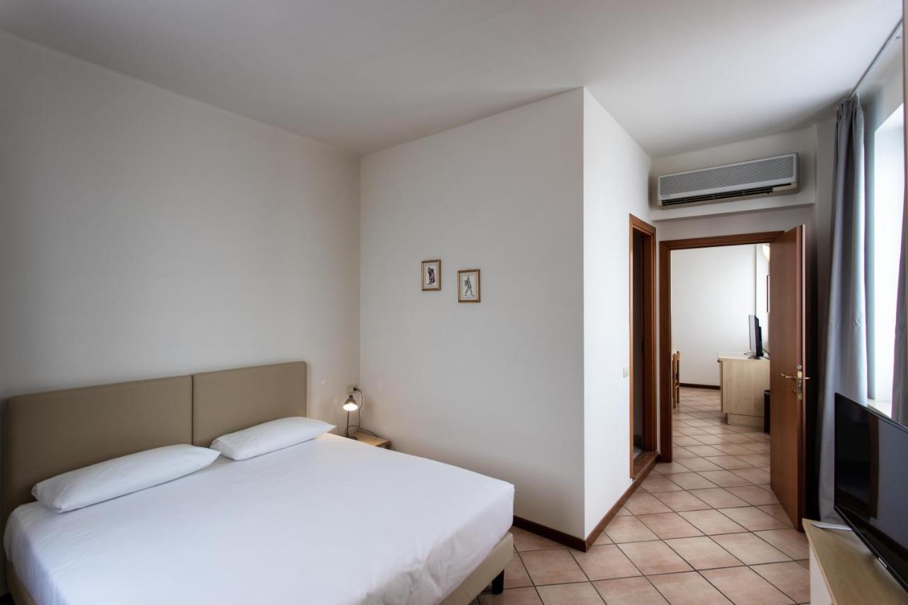 Residenza Cavour Aparthotel Parma Exteriör bild