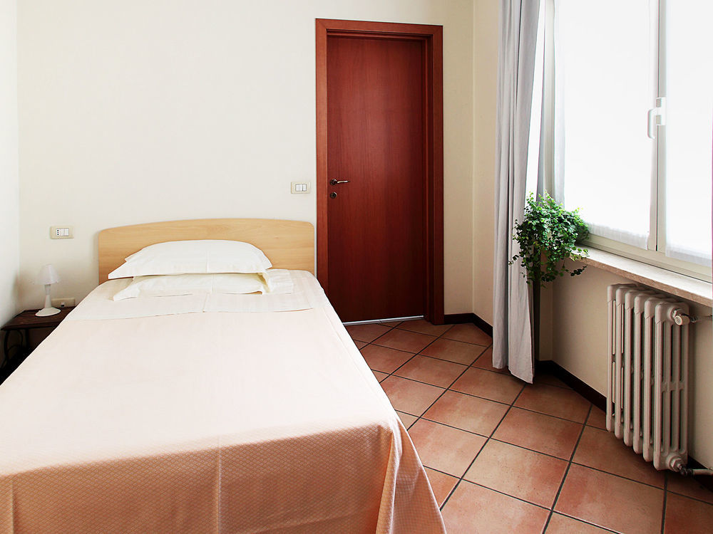 Residenza Cavour Aparthotel Parma Exteriör bild